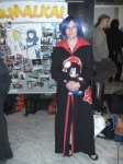 Cosplayfoto vor unserer Fotocollage auf der FBM 2009 